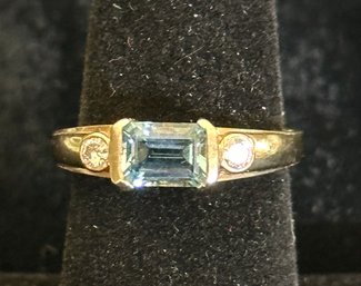 14K YG BLUE TOPAZ RING WITH DIAMOND SIDE STONES - SIZE 7