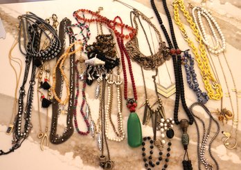 Lot Of 30 Costume Necklaces With Several Pendants Made Of Beautiful Natural Stones