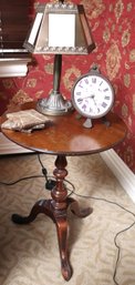 Early American Style Side Table Includes Decorative Table Lamp And Howard Miller Battery Operated Clock Decor