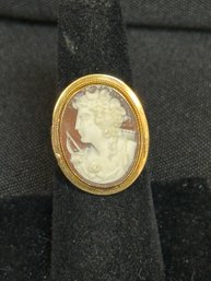 14K YG PRETTY CAMEO RING - SIZE 6.5