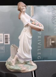 Gardens Of Athens Lladro Privilege Society 7704 Porcelain Figure Includes Original Box