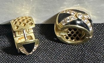 18K YG PAIR OF DIAMOND AND ONYX HUGGIE EARRINGS