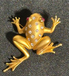 18K YG CHARMING FROG BROOCH PIN WITH DIAMONDS AND GARNET EYES