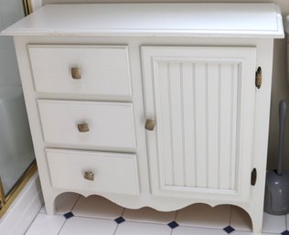 Small Little Linen Chest Great For The Bathroom Or Laundry Room