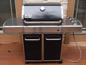Get Ready For Spring And Summer! Weber Genesis Natural Gas BBQ Grill In Good Clean Condition
