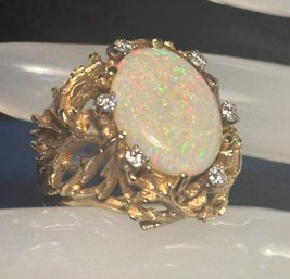 14K YG BEAUTIFUL OPAL RING WITH LIVELY DIAMOND ACCENT STONES - SIZE 5.25