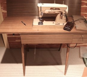 Vintage MCM Style Singer Sewing Machine/table Tested Powers Up In Working Condition