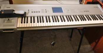 Korg Triton Workstation/sampler Pro Keyboard With Lots Of Effects Great For Music Production!