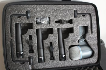 Like New Box Of 4 Shure Microphones With Beta 52 A. And Dynamic SM 57