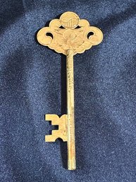 18K YG K Chung Ornamental Key
