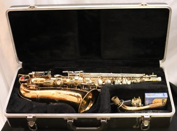 Bundy Selmar Saxophone With Case 678301