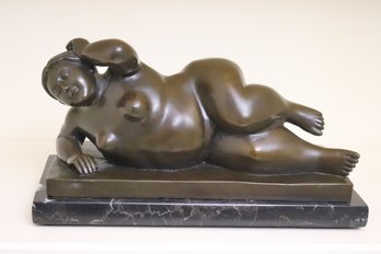 Vintage Bronze Female Nudist Sculpture In The Style Of Fernando Botero On A Marble Base