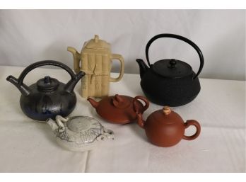 GROUP OF 6 DECORATIVE JAPANESE TEA POTS WITH 2 SMALL NATURAL CLAY TEAPOTS