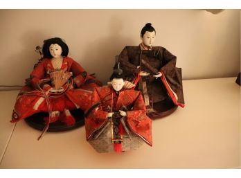 3 COLLECTIBLE ASIAN PORCELAIN DOLLS INCLUDES SOLDIER WARRIORS IN TRADITIONAL OUTFITS & GEISHA WOMAN WITH FAN