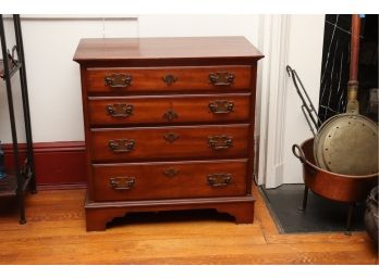 SMALL PENNSYLVANIA HOUSE CHIPPENDALE STYLE 4 DRAWER CHEST