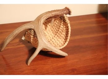 BEAUTIFUL HANDWOVEN ANTLER BASKET BY GAIL YOUNGBLUTH IN AMAZING CONDITION