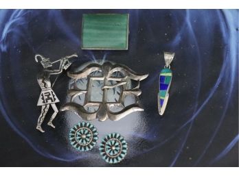 ASSORTED STERLING ITEMS INCLUDING 3' KOKOPELLI PIN, GREEN STONE PIN 1.5' & POLISHED STONE PENDANT, CAN SHIP