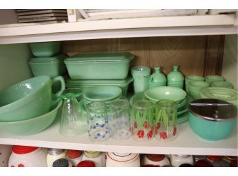 VINTAGE COLLECTION 35 PCS OF FIRE KING JADEITE HOUSEWARE INCLUDES STORAGE BOWLS, HONEY POT & PLATES