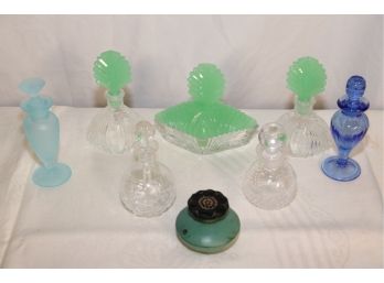 COLLECTION OF ART DECO PERFUME BOTTLES WITH GREEN GLASS LIDS & BLUE AND CLEAR GLASS BOTTLES