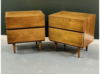 Pair Of Mid Century Modern American Of Martinsville Night Stands