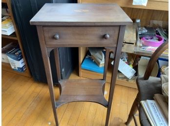 Beautiful Accent/side Table With Small Alternate Wood Inlay In Top