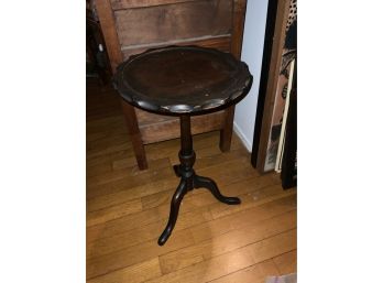 Antique Dark Wood Accent Table Round Top With Nice Design