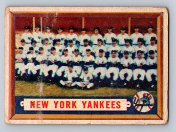 1957 Topps #97 Yankee Team Card W/ Mickey Mantle Baseball Card