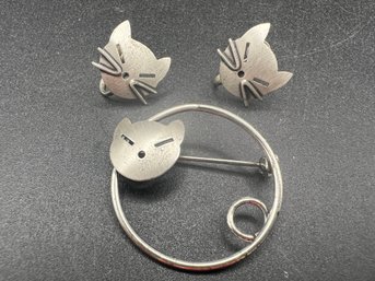 (2) Sterling Silver .925 Signed Beau Cat Circle Brooch Pin And Screwback Earrings .18 TOZ