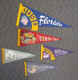 (44) Vintage 1950s - 1960s Travel/Souvenir Pennants