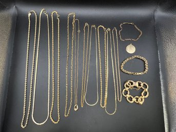 (14) Pieces Of Gold Filled / Plated Jewelry Chains, Necklaces, Bracelets, Pendant, Lot