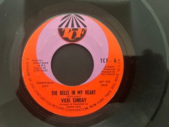 Vicki Sunday The Bells In My Heart / I Caught The Bouquet 7'