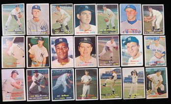 (21) 1957 Topps New York Yankee Baseball Cards