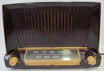 1950s Era GENERAL ELECTRIC Tube Radio Model 404