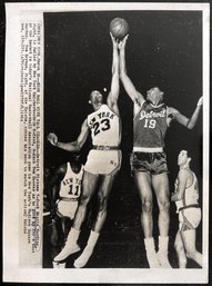 1964 NY Knicks Vs Detroit Pistons Basketball Wire Photo