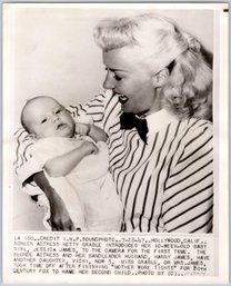 1947 Betty Grable Hollywood Actress Wire Photo