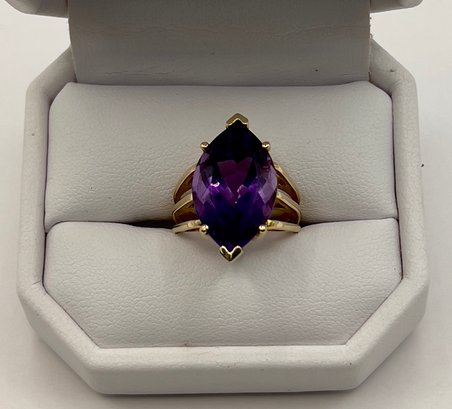 14k Gold Ring With Purple Stone SZ 6