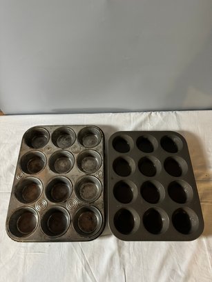 2 Cupcake/muffin Pans