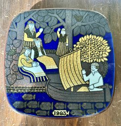 1983 Arabia Decorative Plate