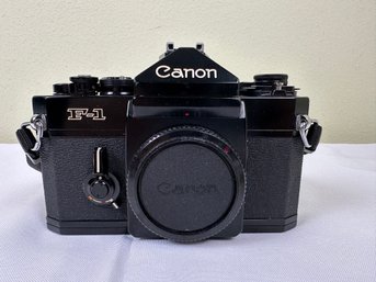 Canon F-1 Body 563044 W/bag
