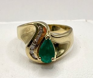 14k Gold Ring W/Green Stone (tests As Jadeite) & Diamonds - Size 6