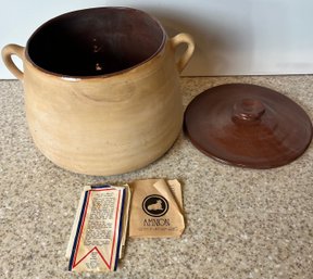 Amnion Stoneware Pot