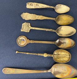 6 Vintage Collectable Spoons.