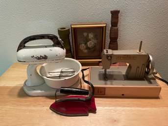 Lot Of Shabby Chic Small/childrens Vintage Household Appliances & Decor