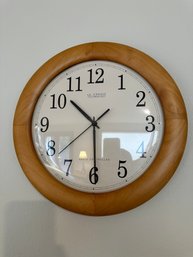 La Crosse Round Clock