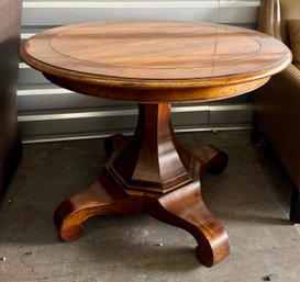 Pedestal Round Table