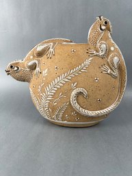 Southwest Lizard Motiff Pottery Vase.