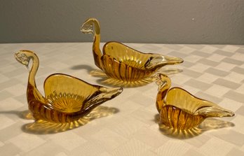 Vintage Set Of 3 Amber Art Glass Swan Nesting Bowls