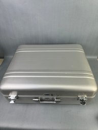 Halliburton Zero Metal Demo Suitcase