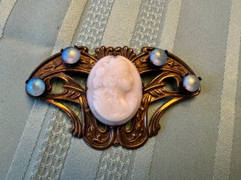 Vintage  Cameo Brooch