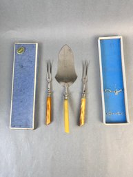 2 Macero Hors D Oeuvre Forks And A Cake Server.